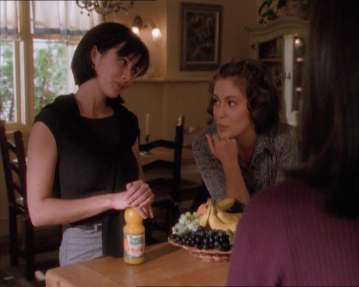 Charmed-Online_dot_net-1x04DeadManDating0389.jpg