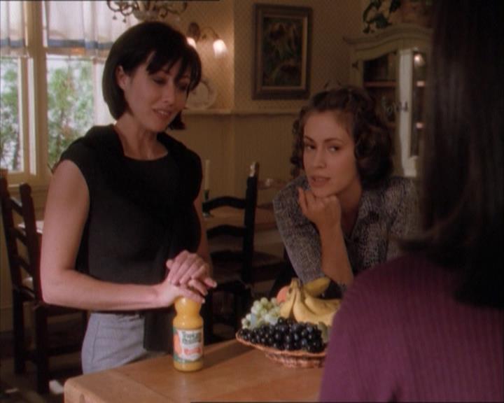Charmed-Online_dot_net-1x04DeadManDating0390.jpg
