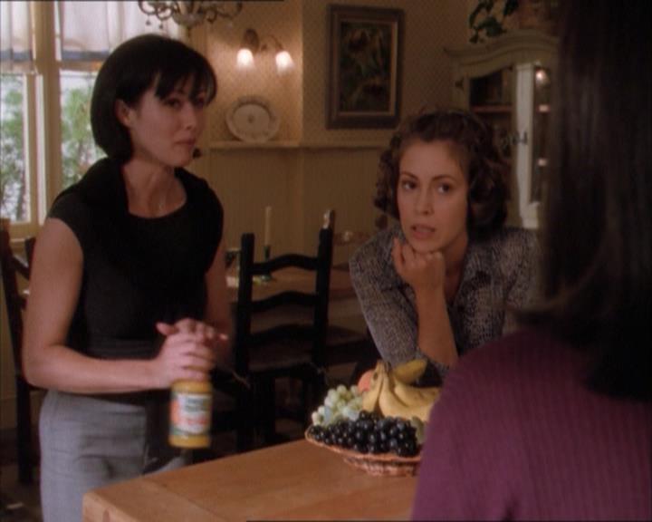 Charmed-Online_dot_net-1x04DeadManDating0391.jpg