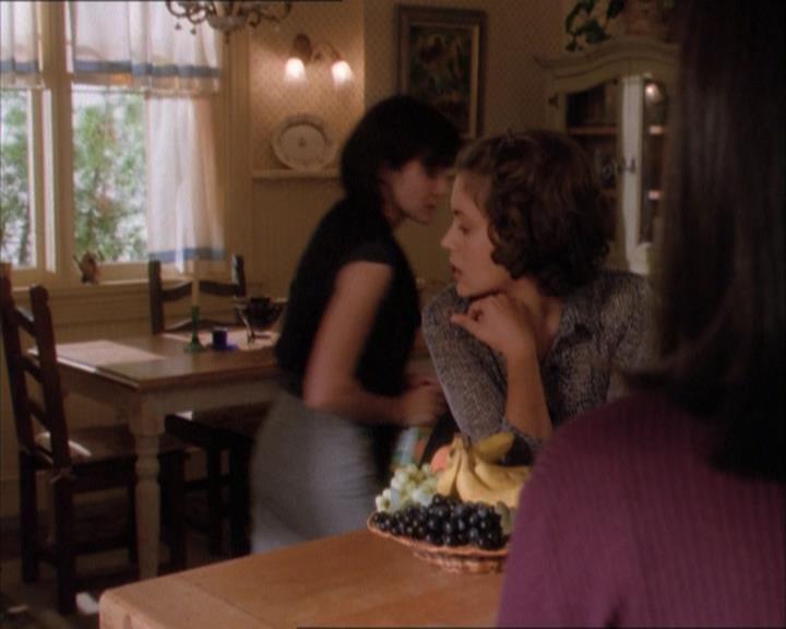 Charmed-Online_dot_net-1x04DeadManDating0392.jpg