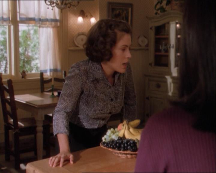 Charmed-Online_dot_net-1x04DeadManDating0394.jpg
