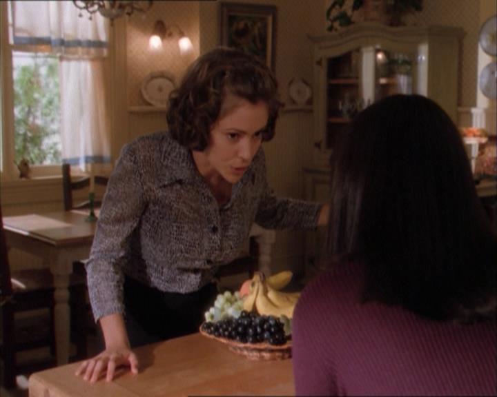 Charmed-Online_dot_net-1x04DeadManDating0400.jpg