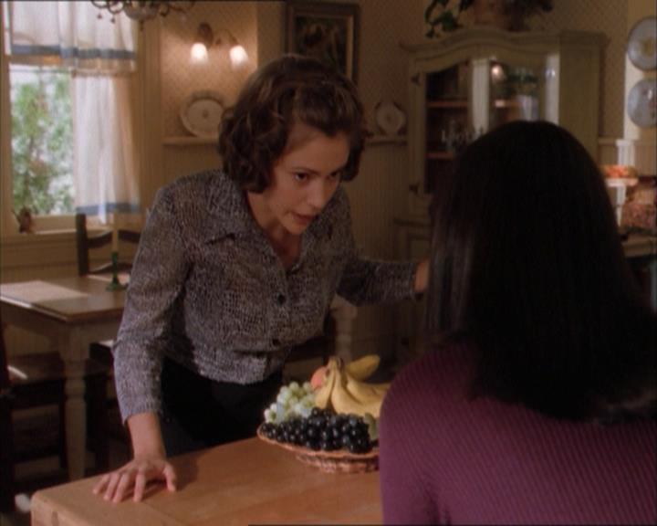 Charmed-Online_dot_net-1x04DeadManDating0401.jpg
