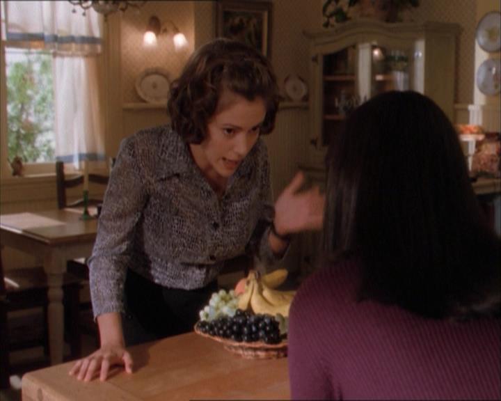 Charmed-Online_dot_net-1x04DeadManDating0402.jpg