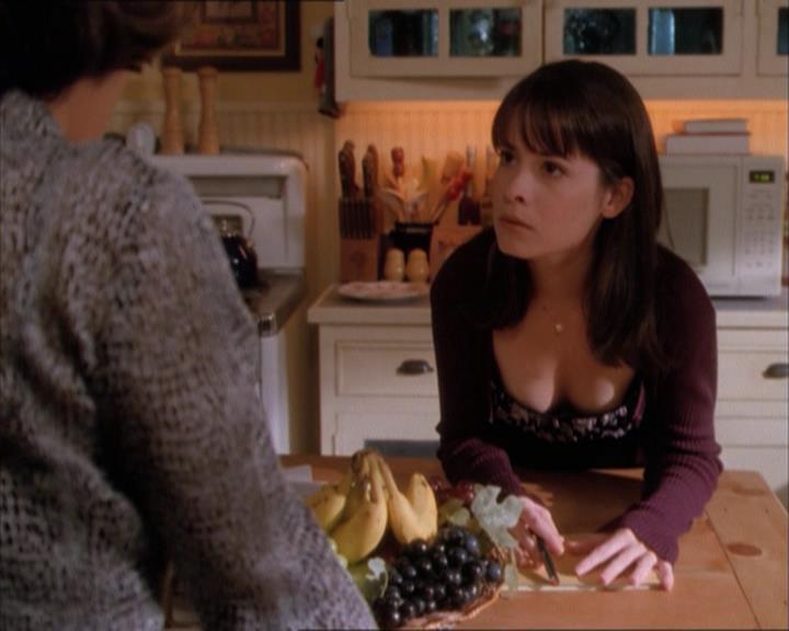 Charmed-Online_dot_net-1x04DeadManDating0405.jpg