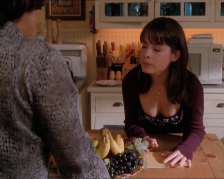 Charmed-Online_dot_net-1x04DeadManDating0406.jpg