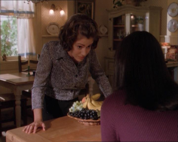 Charmed-Online_dot_net-1x04DeadManDating0407.jpg