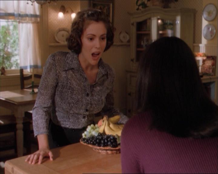 Charmed-Online_dot_net-1x04DeadManDating0410.jpg