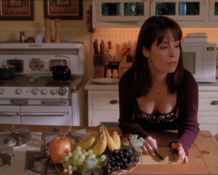 Charmed-Online_dot_net-1x04DeadManDating0414.jpg