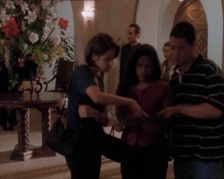 Charmed-Online_dot_net-1x04DeadManDating0420.jpg