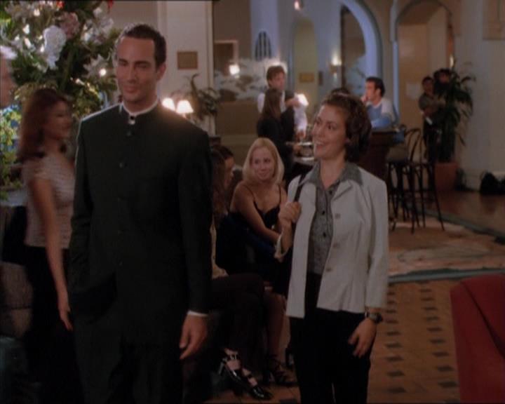 Charmed-Online_dot_net-1x04DeadManDating0427.jpg Charmed-Online_dot_net-1x04DeadManDating0427.jpg