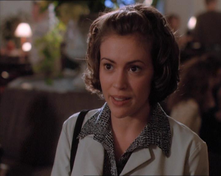 Charmed-Online_dot_net-1x04DeadManDating0436.jpg