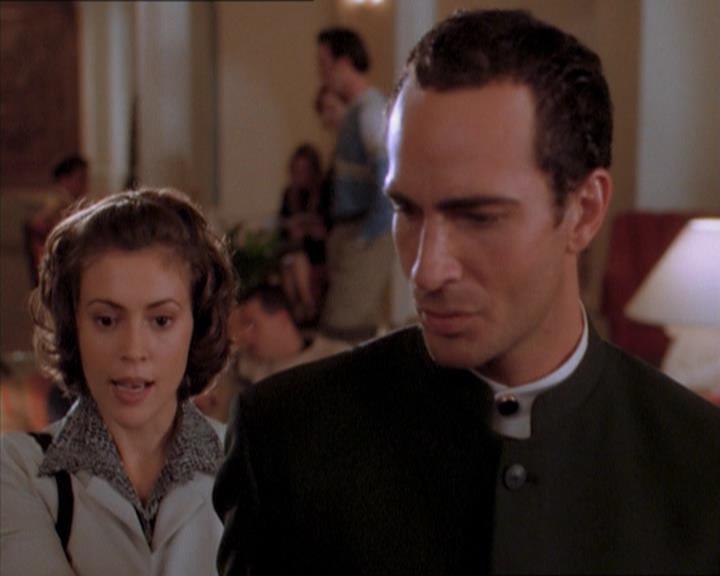 Charmed-Online_dot_net-1x04DeadManDating0448.jpg