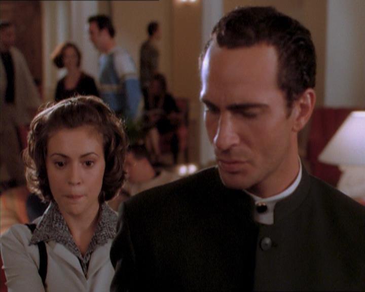Charmed-Online_dot_net-1x04DeadManDating0449.jpg