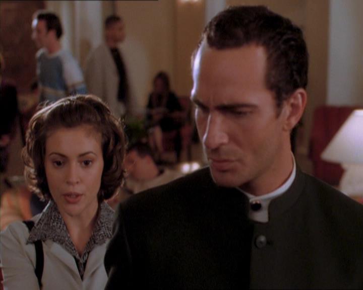 Charmed-Online_dot_net-1x04DeadManDating0450.jpg