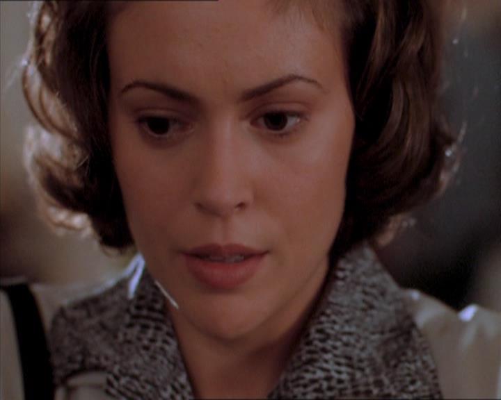 Charmed-Online_dot_net-1x04DeadManDating0454.jpg