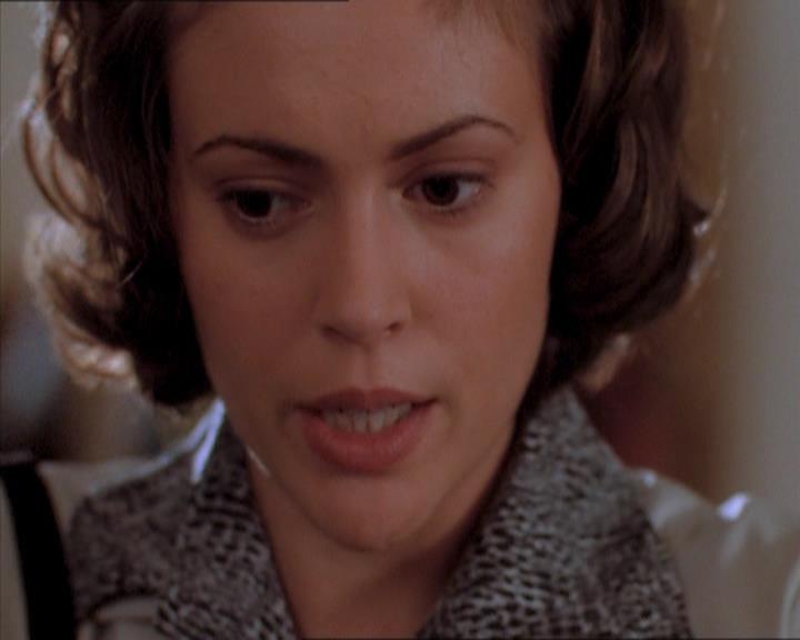 Charmed-Online_dot_net-1x04DeadManDating0455.jpg