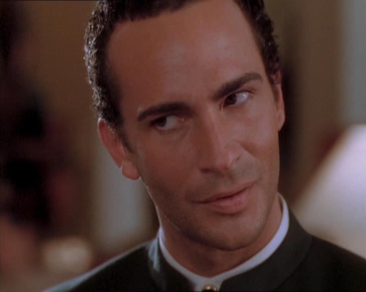 Charmed-Online_dot_net-1x04DeadManDating0457.jpg