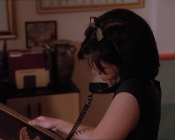 Charmed-Online_dot_net-1x04DeadManDating0476.jpg