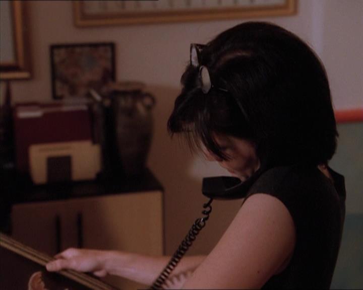 Charmed-Online_dot_net-1x04DeadManDating0477.jpg