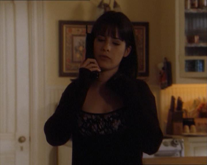 Charmed-Online_dot_net-1x04DeadManDating0486.jpg