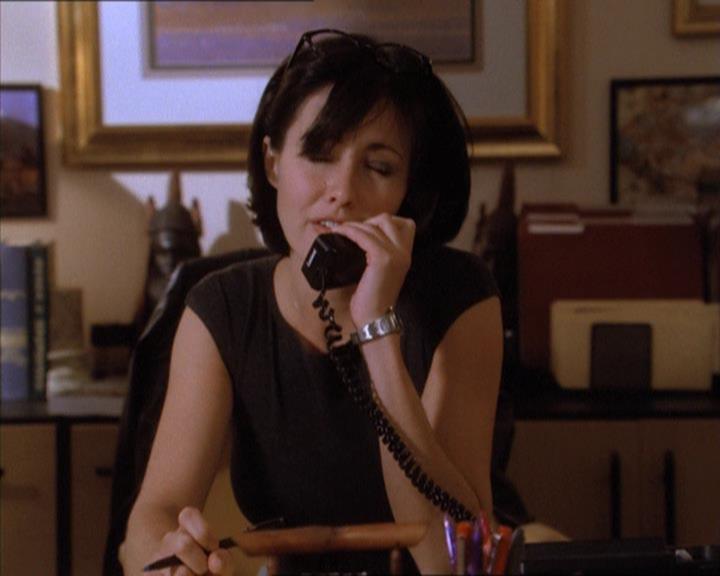Charmed-Online_dot_net-1x04DeadManDating0488.jpg