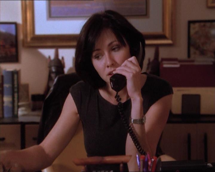 Charmed-Online_dot_net-1x04DeadManDating0491.jpg