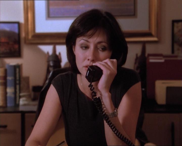 Charmed-Online_dot_net-1x04DeadManDating0497.jpg