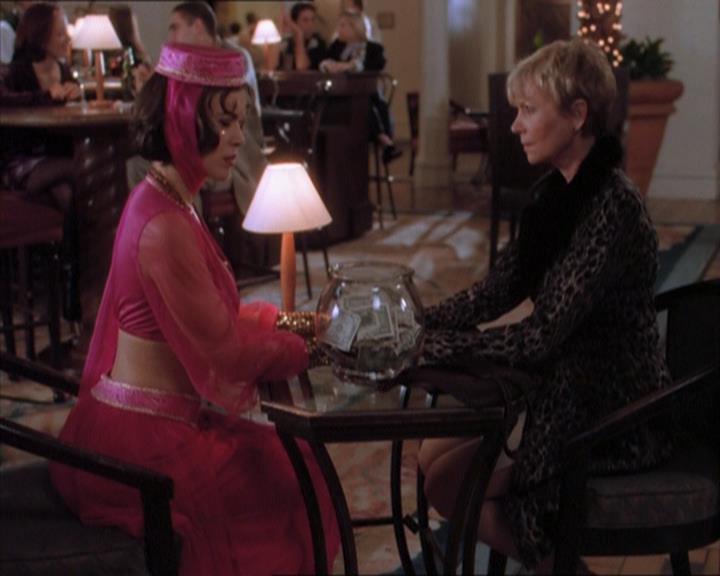 Charmed-Online_dot_net-1x04DeadManDating0524.jpg