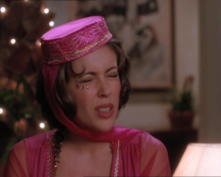 Charmed-Online_dot_net-1x04DeadManDating0530.jpg Charmed-Online_dot_net-1x04DeadManDating0530.jpg