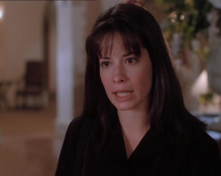 Charmed-Online_dot_net-1x04DeadManDating0572.jpg