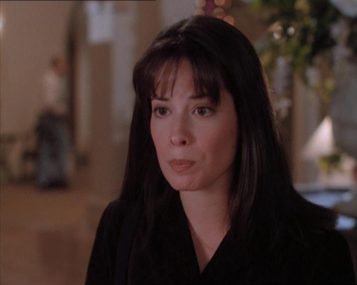 Charmed-Online_dot_net-1x04DeadManDating0581.jpg