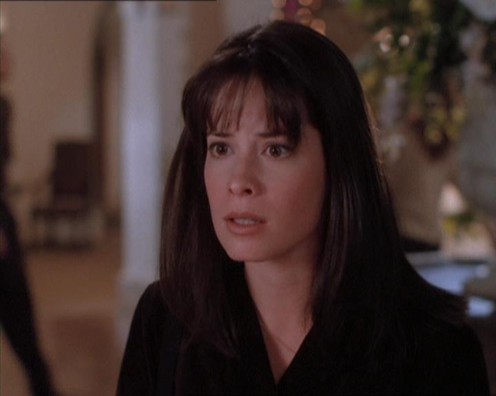 Charmed-Online_dot_net-1x04DeadManDating0583.jpg