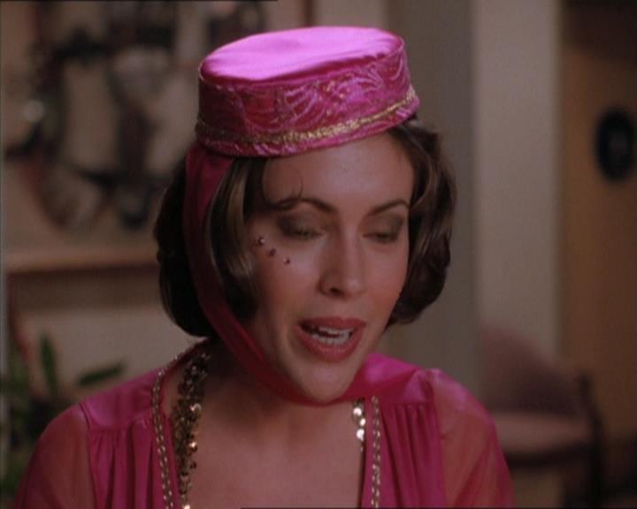 Charmed-Online_dot_net-1x04DeadManDating0586.jpg
