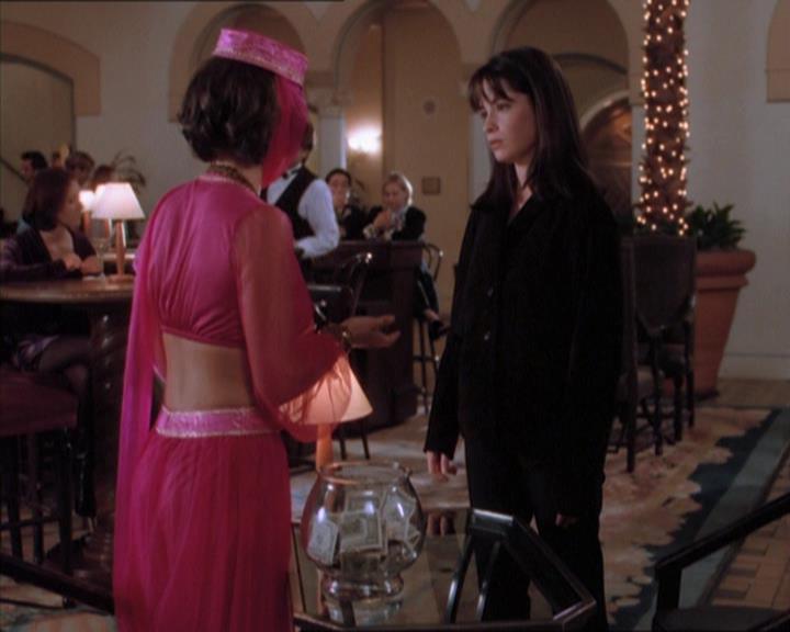 Charmed-Online_dot_net-1x04DeadManDating0591.jpg