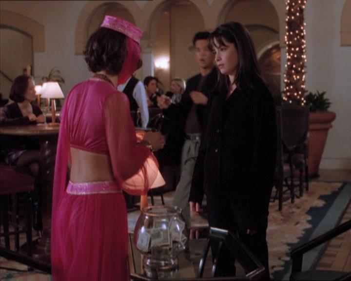 Charmed-Online_dot_net-1x04DeadManDating0593.jpg
