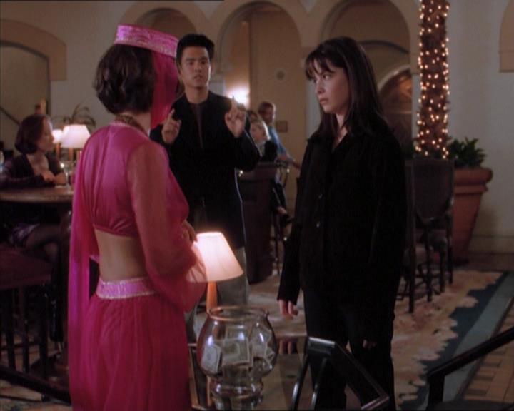 Charmed-Online_dot_net-1x04DeadManDating0594.jpg