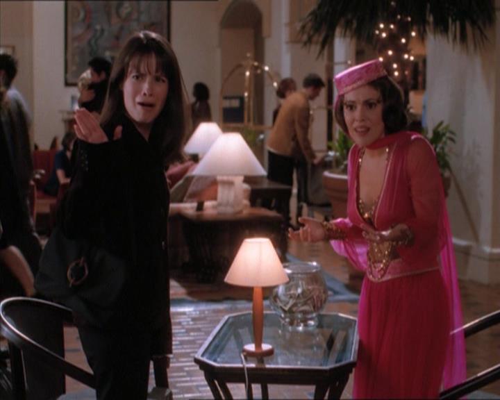 Charmed-Online_dot_net-1x04DeadManDating0601.jpg