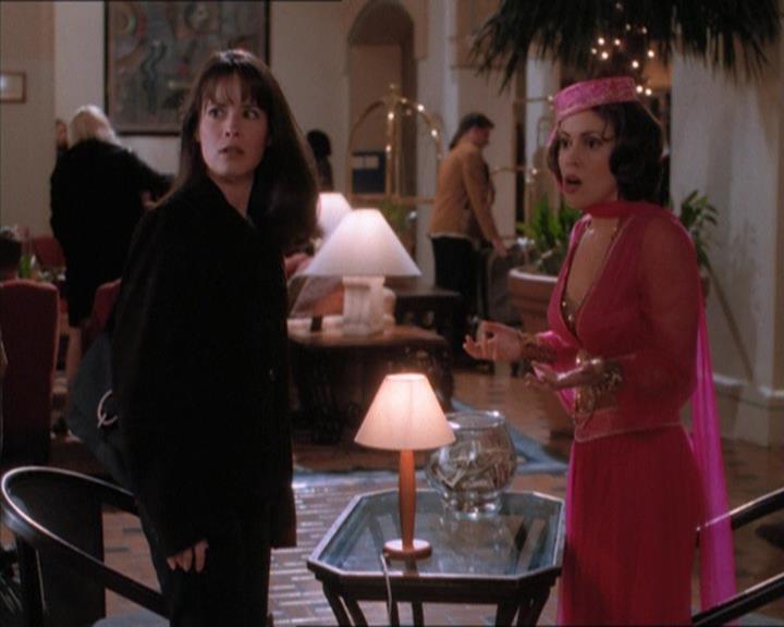 Charmed-Online_dot_net-1x04DeadManDating0603.jpg