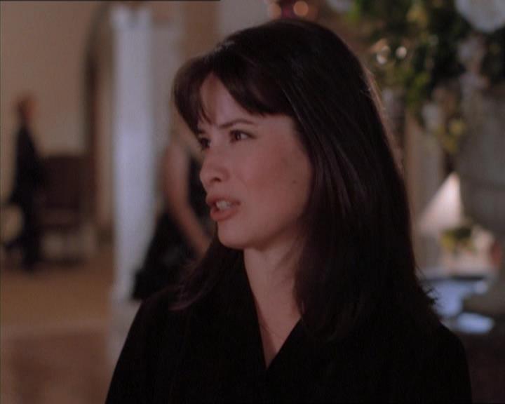 Charmed-Online_dot_net-1x04DeadManDating0612.jpg