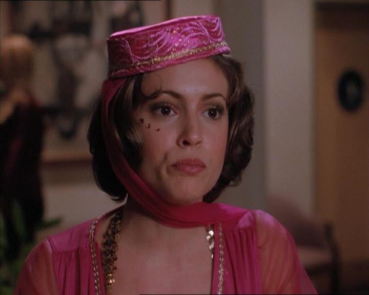 Charmed-Online_dot_net-1x04DeadManDating0621.jpg