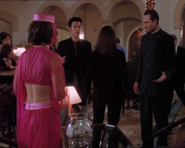 Charmed-Online_dot_net-1x04DeadManDating0626.jpg