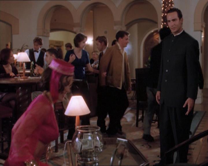 Charmed-Online_dot_net-1x04DeadManDating0628.jpg