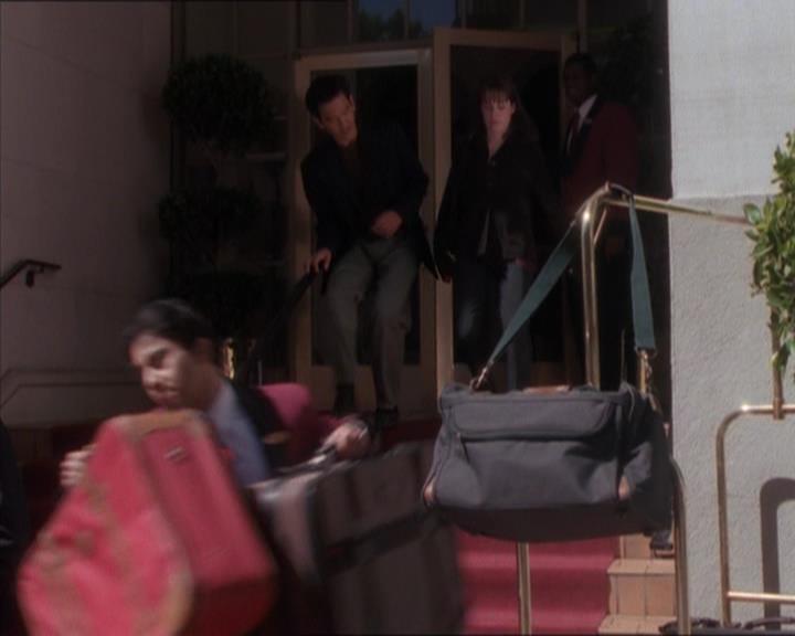 Charmed-Online_dot_net-1x04DeadManDating0631.jpg