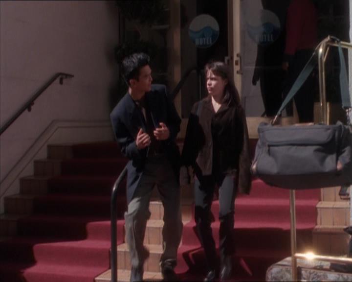 Charmed-Online_dot_net-1x04DeadManDating0633.jpg