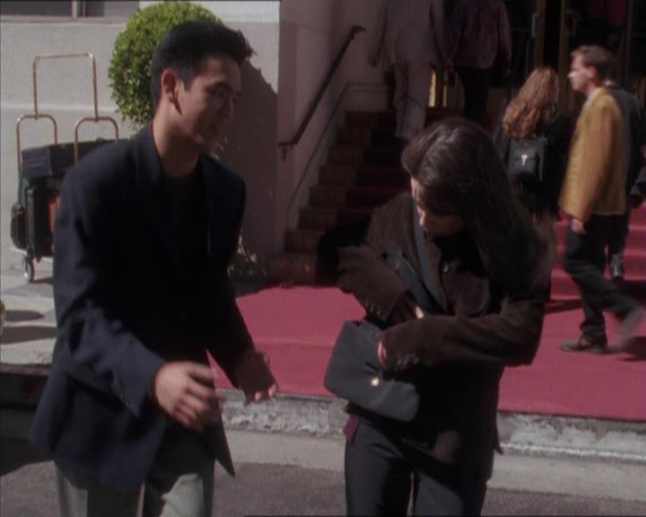 Charmed-Online_dot_net-1x04DeadManDating0637.jpg