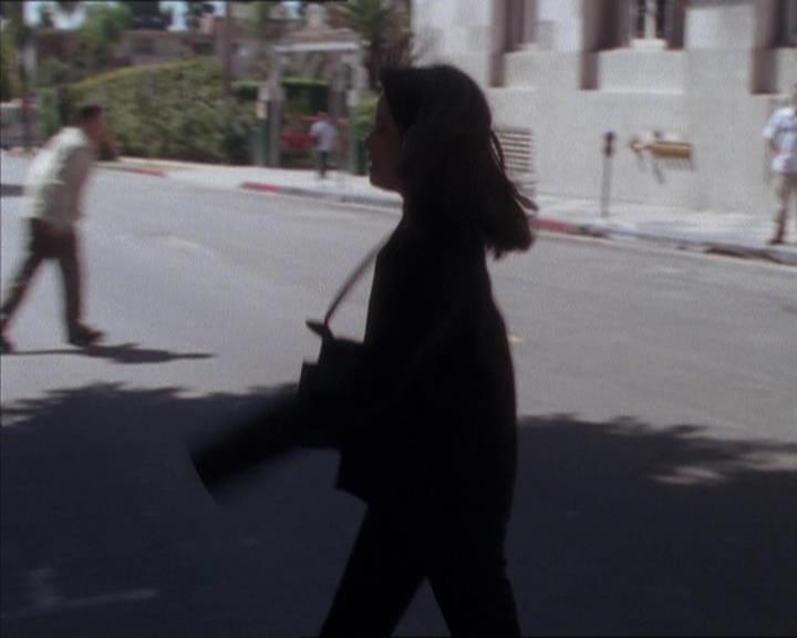 Charmed-Online_dot_net-1x04DeadManDating0642.jpg