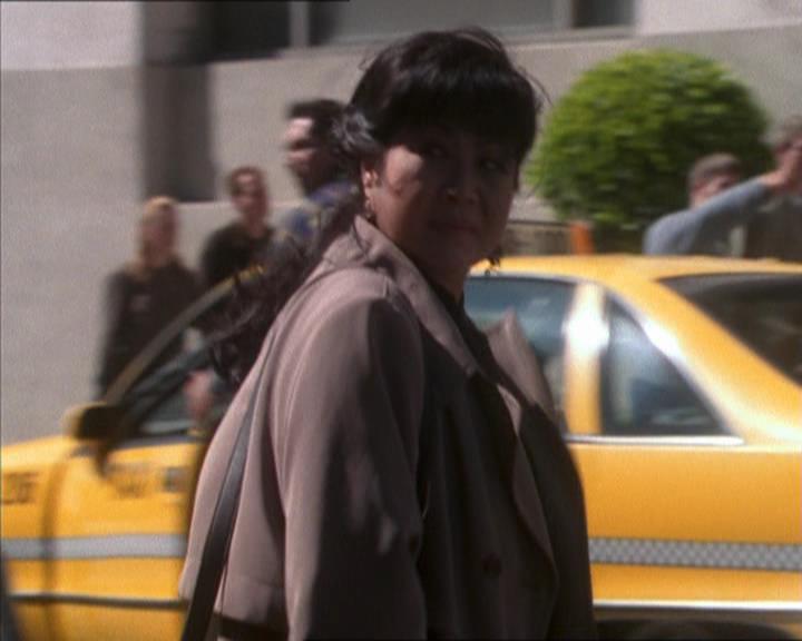Charmed-Online_dot_net-1x04DeadManDating0644.jpg