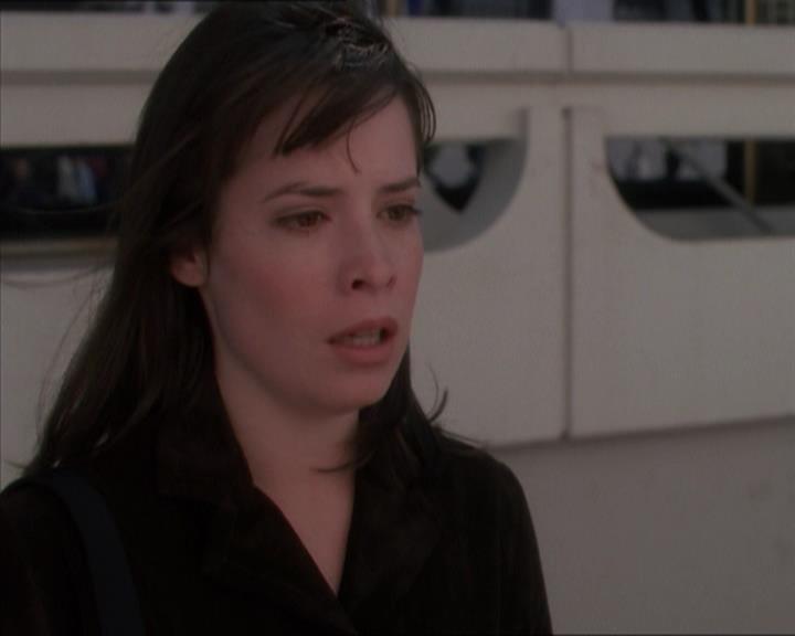 Charmed-Online_dot_net-1x04DeadManDating0660.jpg