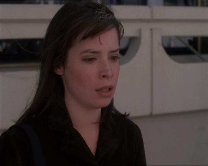 Charmed-Online_dot_net-1x04DeadManDating0661.jpg